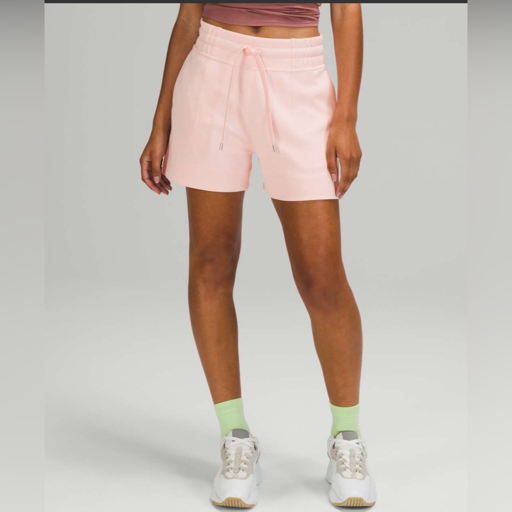 NWT Lulelemon Soft Ambitions Shorts in Pink Mist sz 6